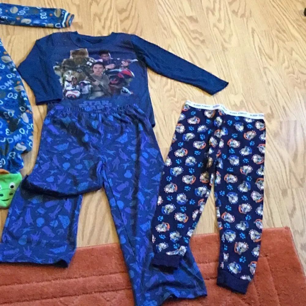 Boys pj lot size 5 - Picture 3 of 14
